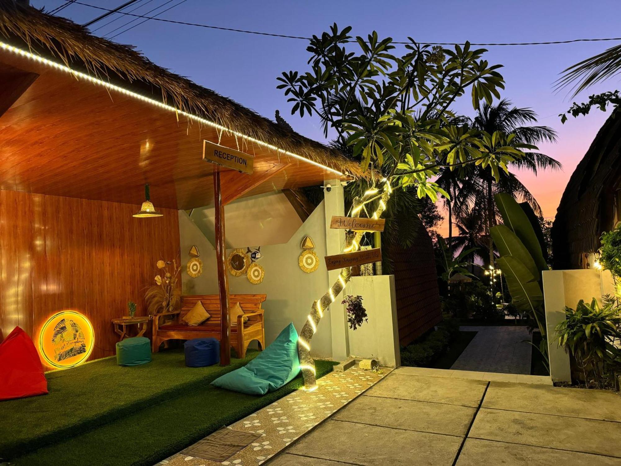 Meket Bungalows Toyapakeh Экстерьер фото