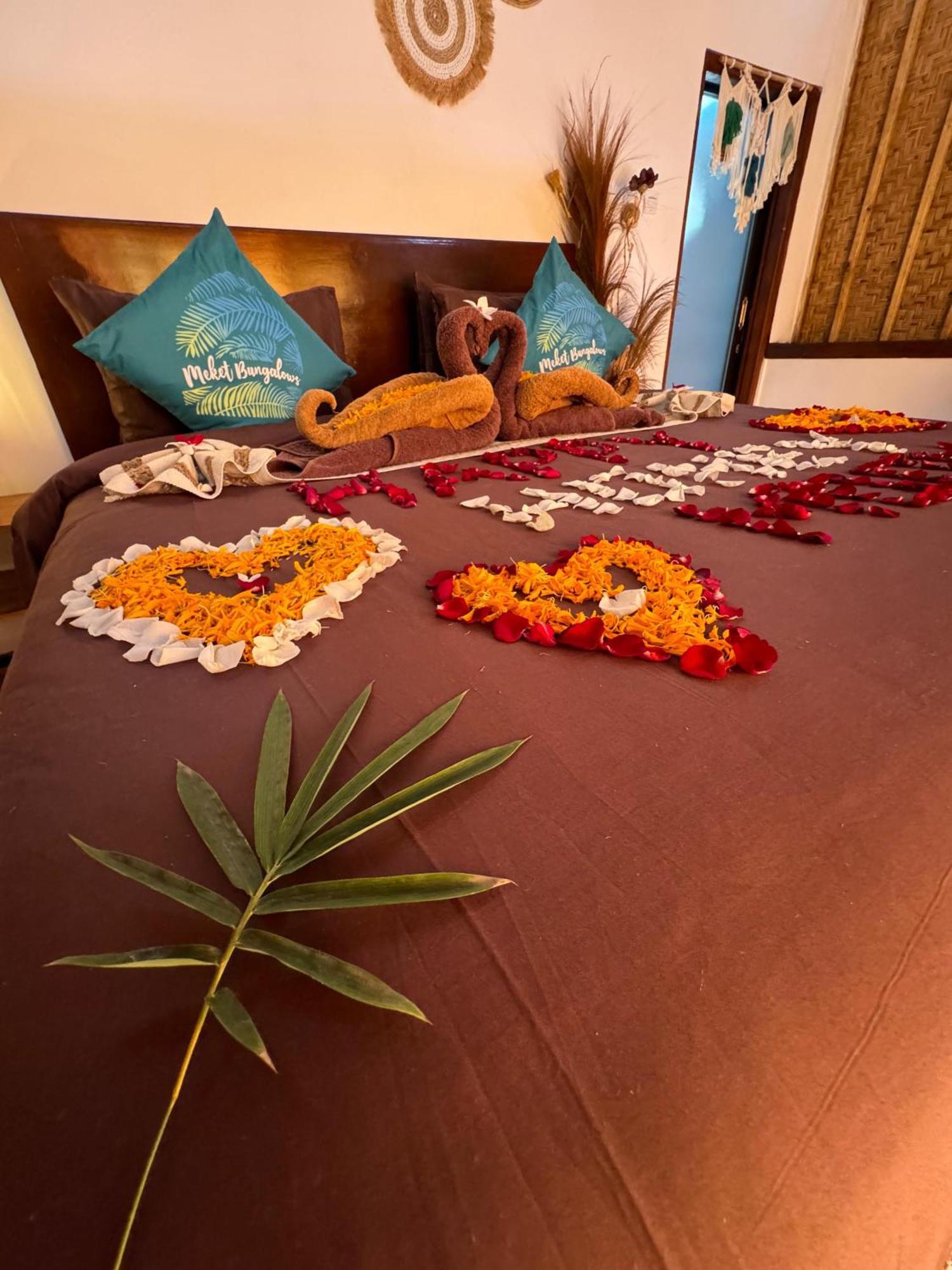 Meket Bungalows Toyapakeh Экстерьер фото