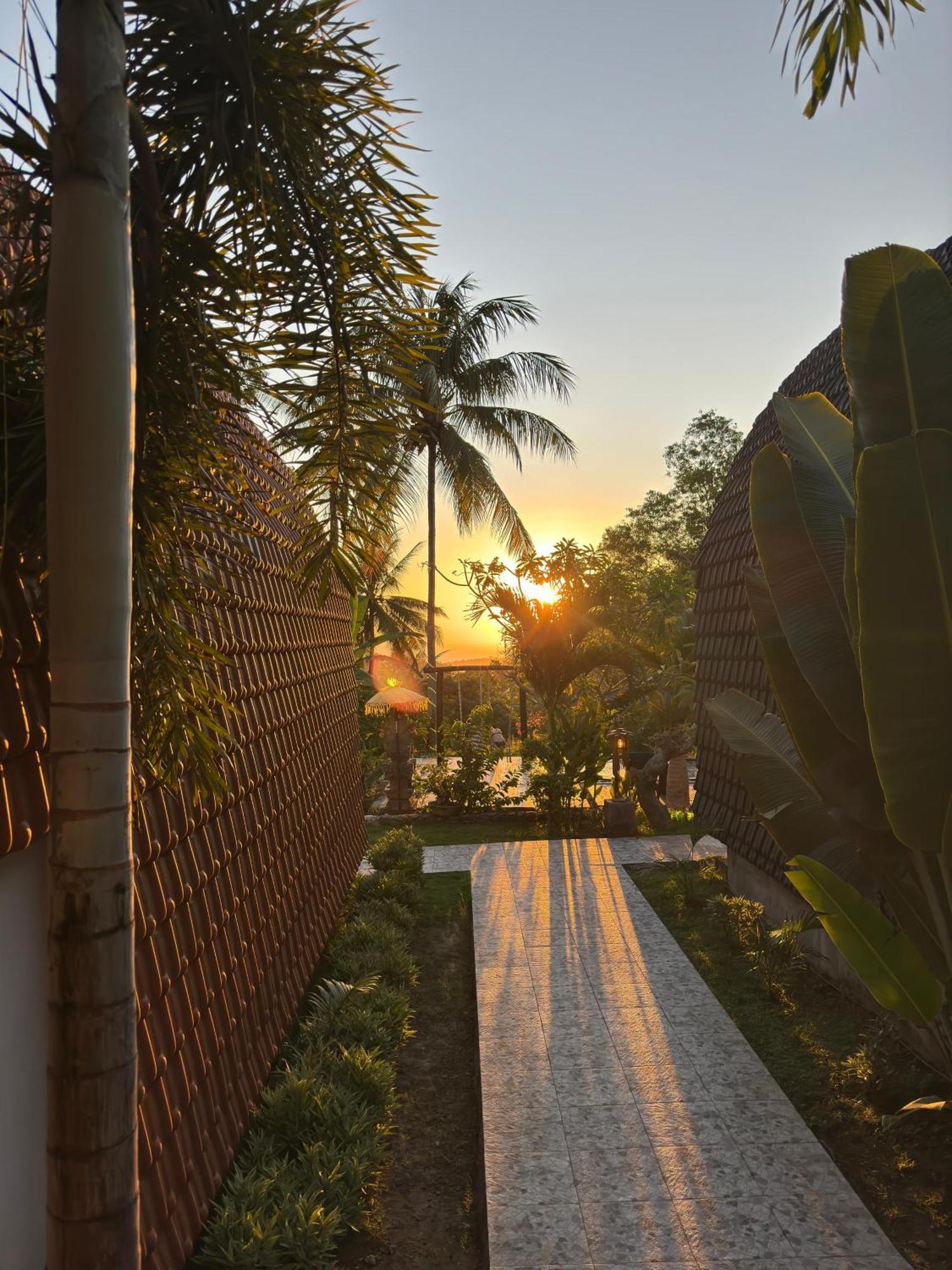 Meket Bungalows Toyapakeh Экстерьер фото